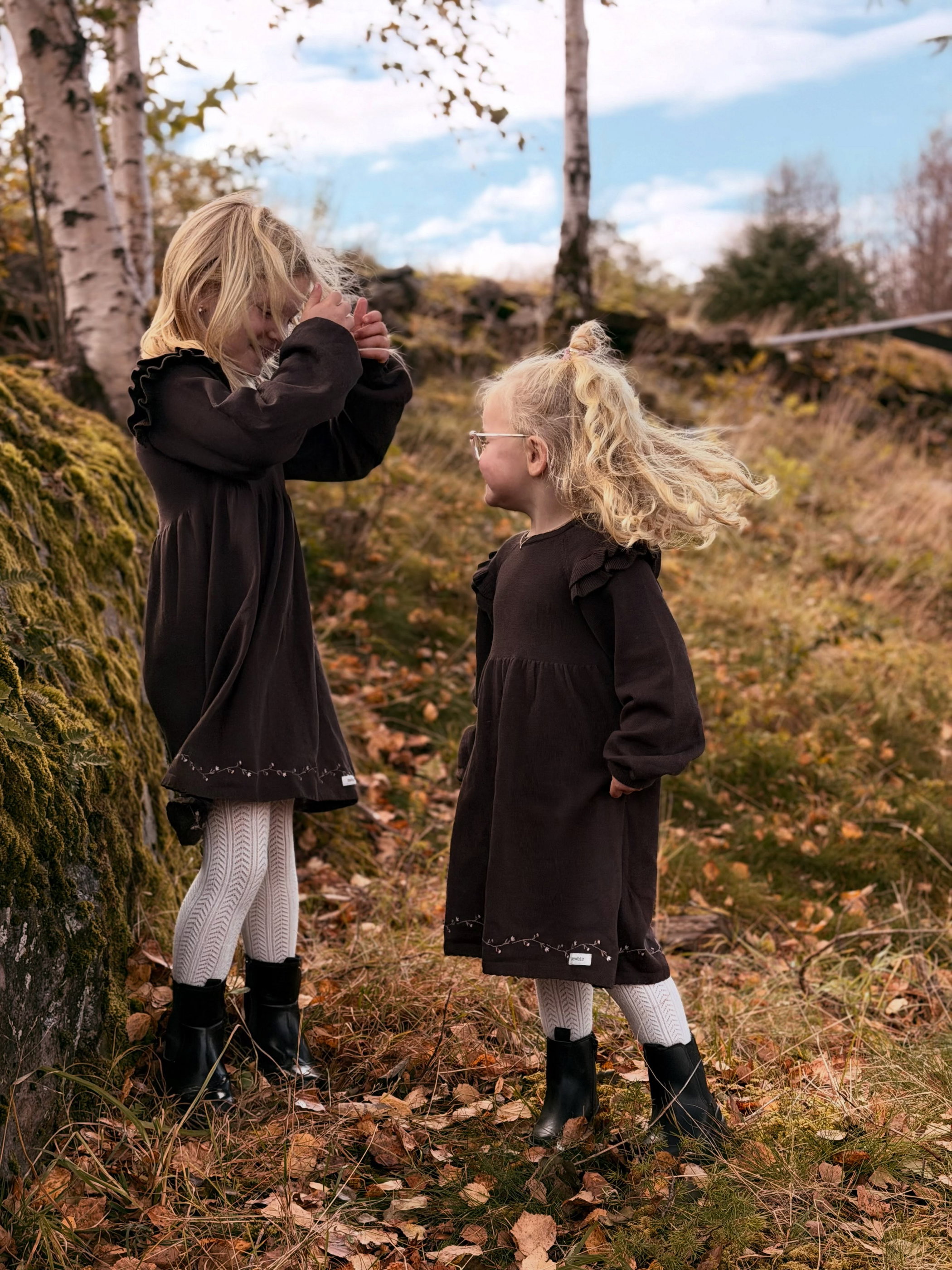 Mekko, jossa on röyhelöt - Tummanruskea - 6