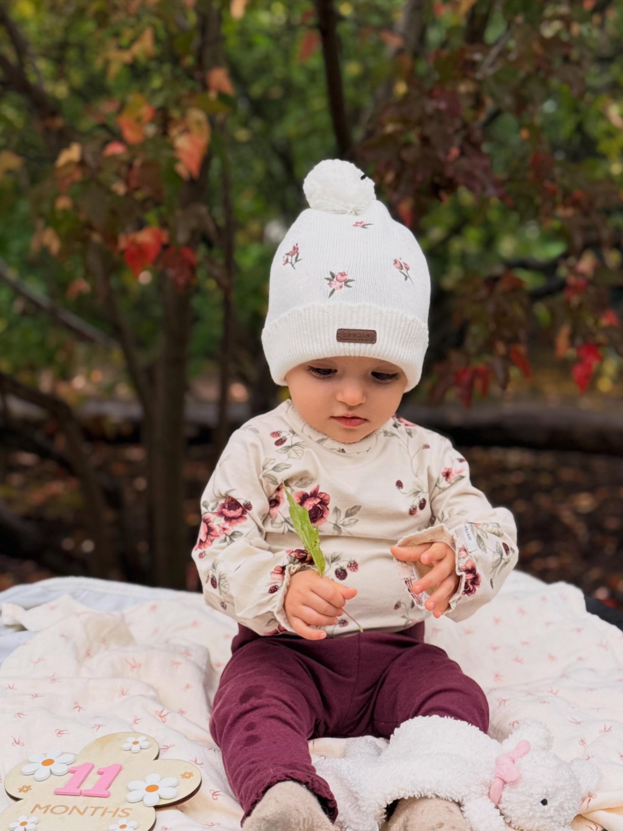 Floral knitted beanie - Off-white - 2