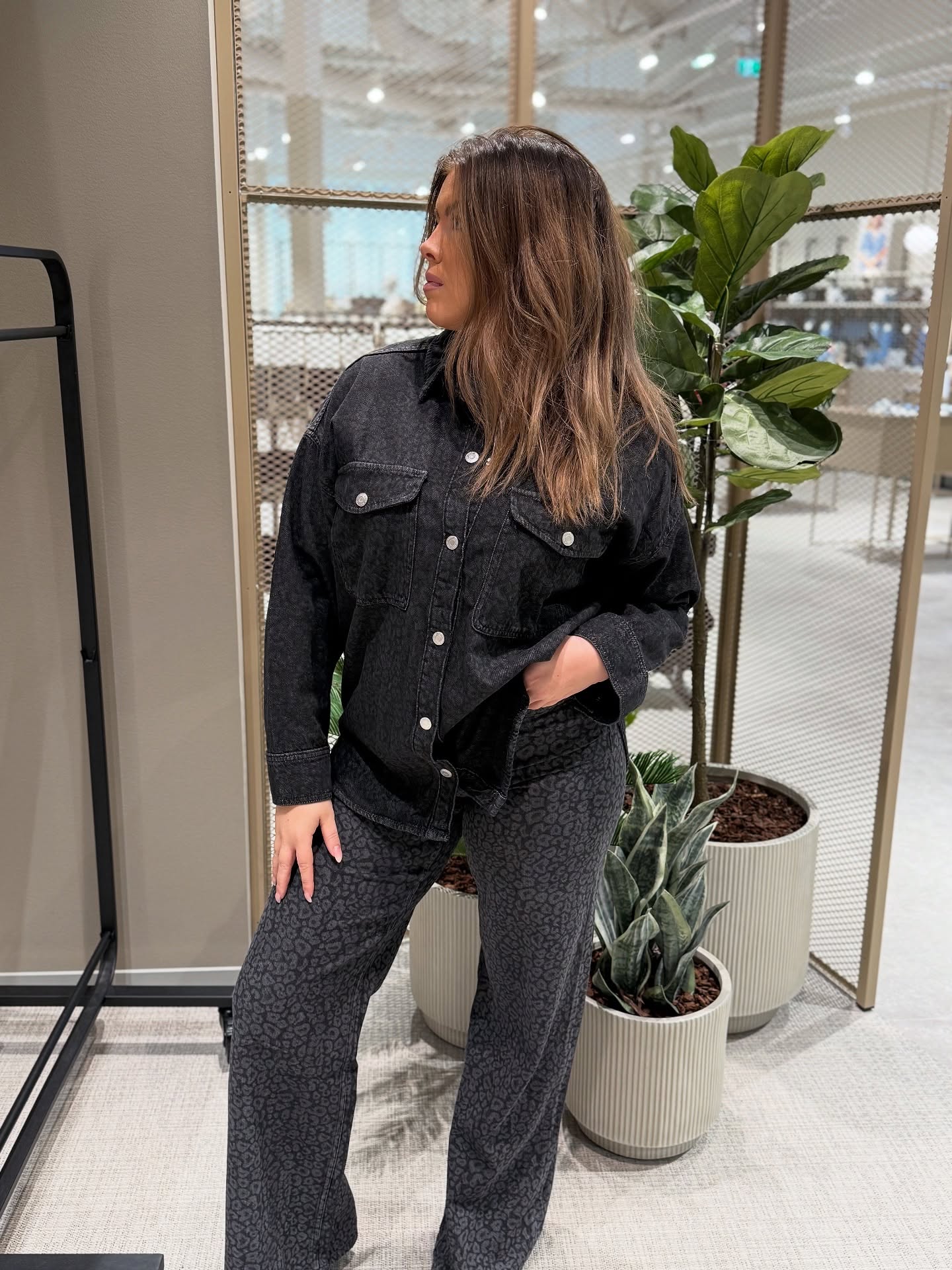 Jeansskjorta med leopardmönster - Grå - 8