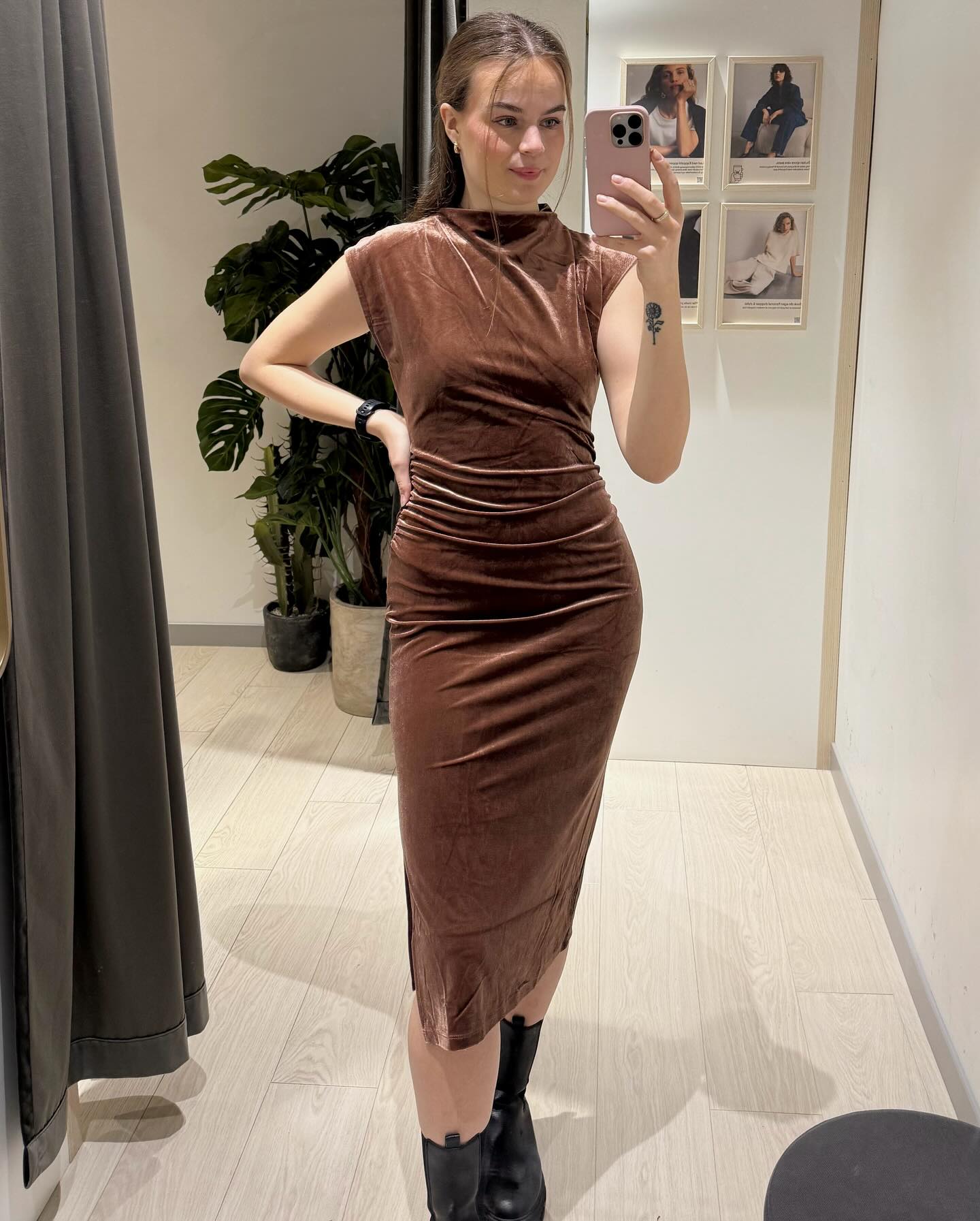 Fløyelskjole med cap sleeves - Brun - 7