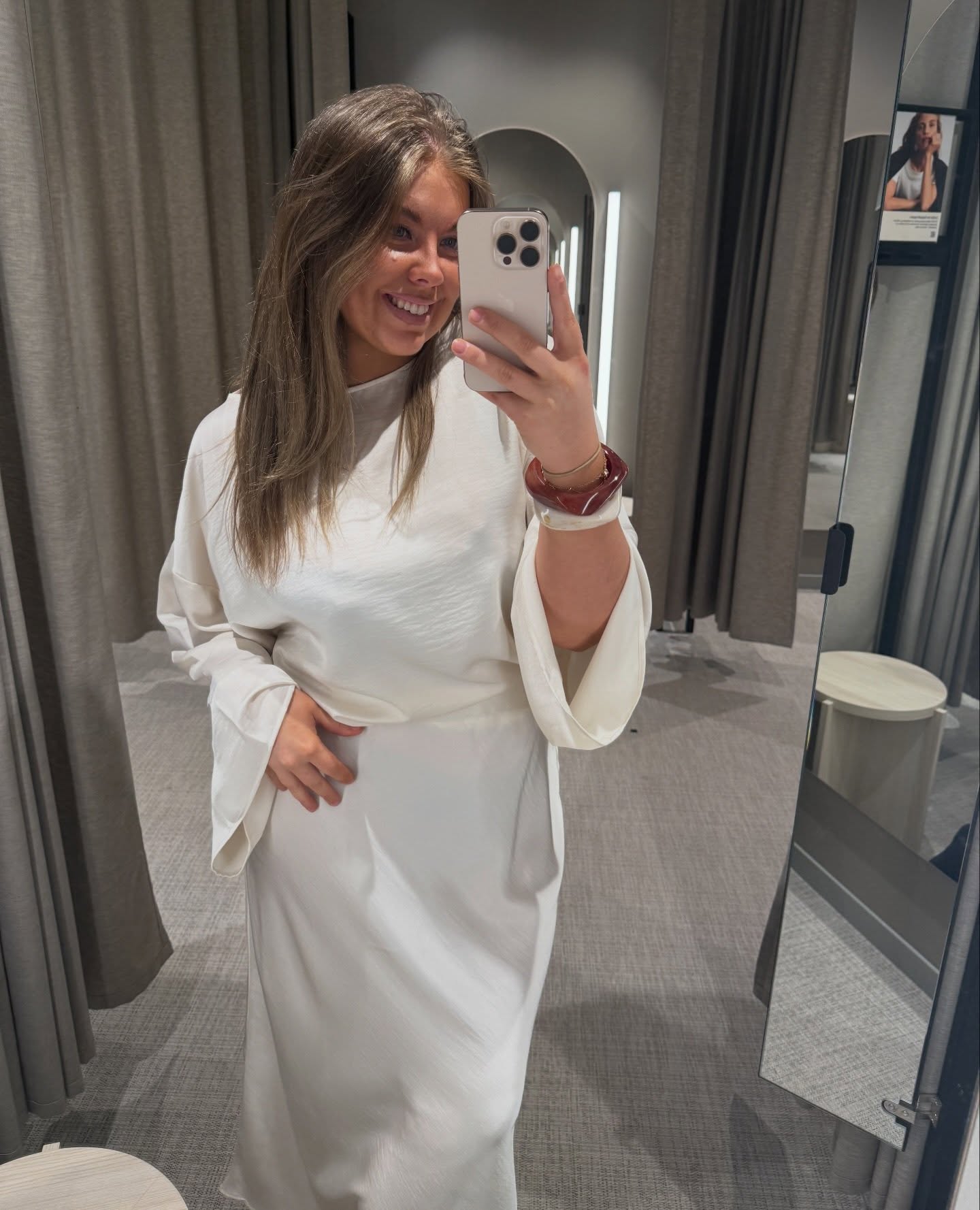 Bluzka satynowa z szerokimi rękawami - Offwhite - 7