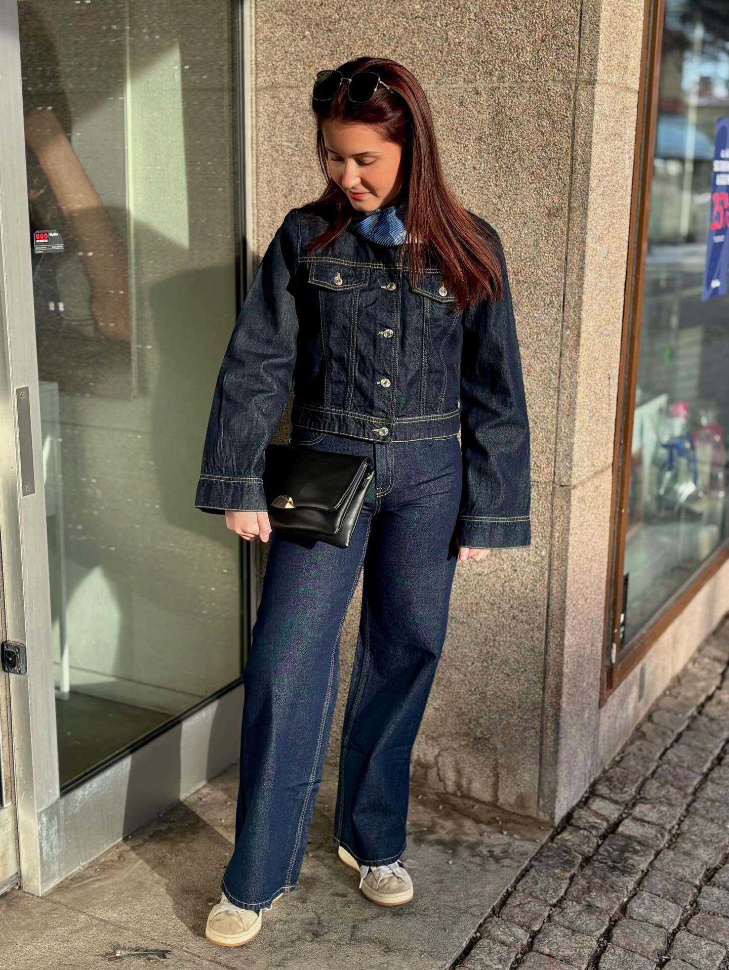 Lyhyemmän mallinen farkkutakki - Tumma denim - 8