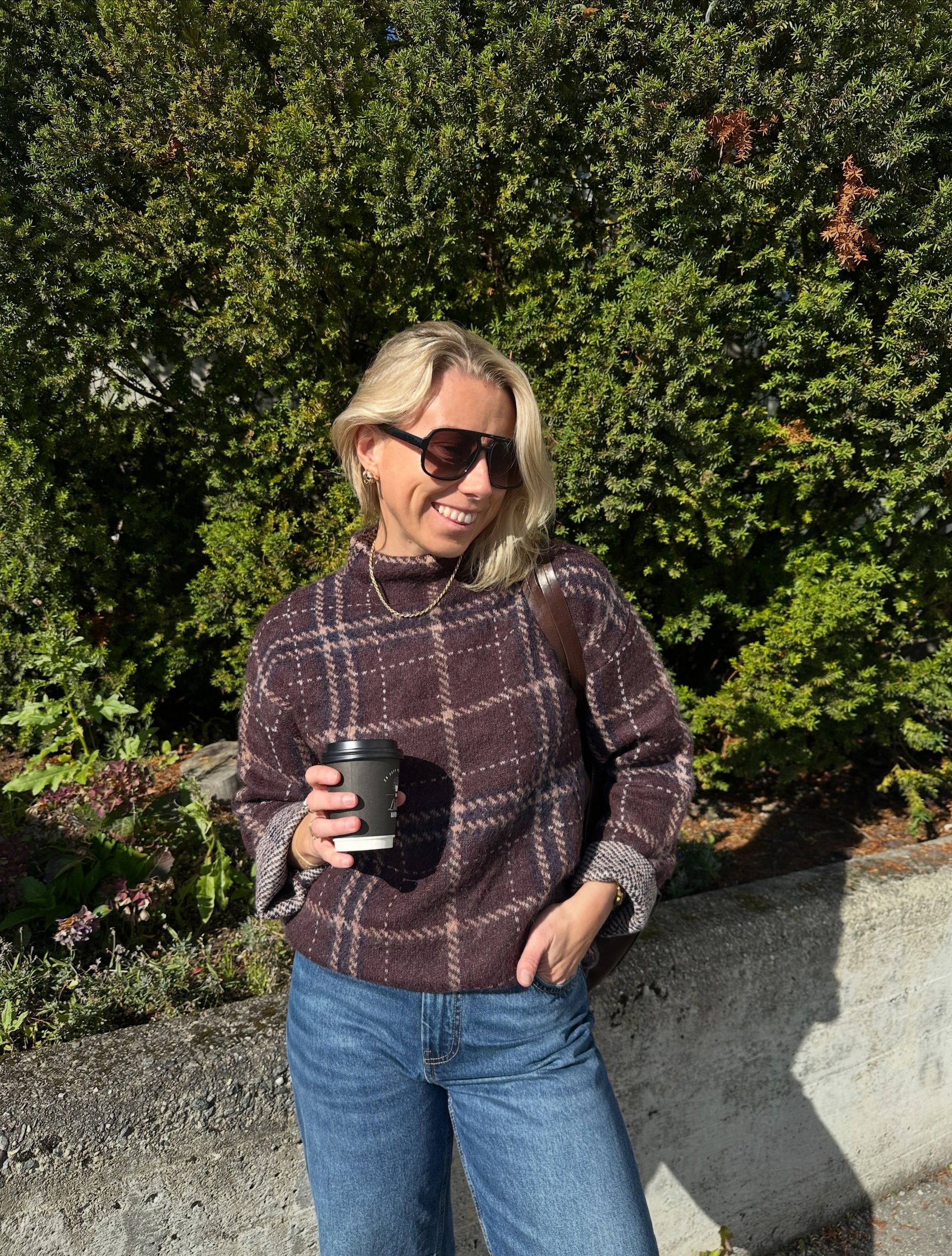 Rutete strikket genser - Vinrød - 6