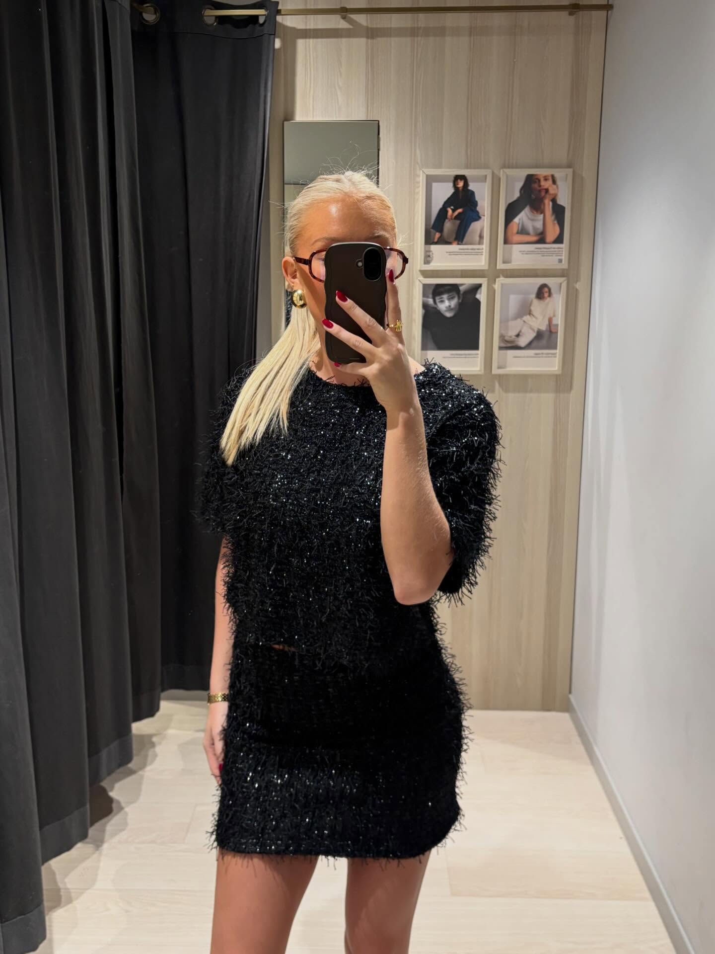 Lyhythihainen hapsusomisteinen paita - Musta - 7