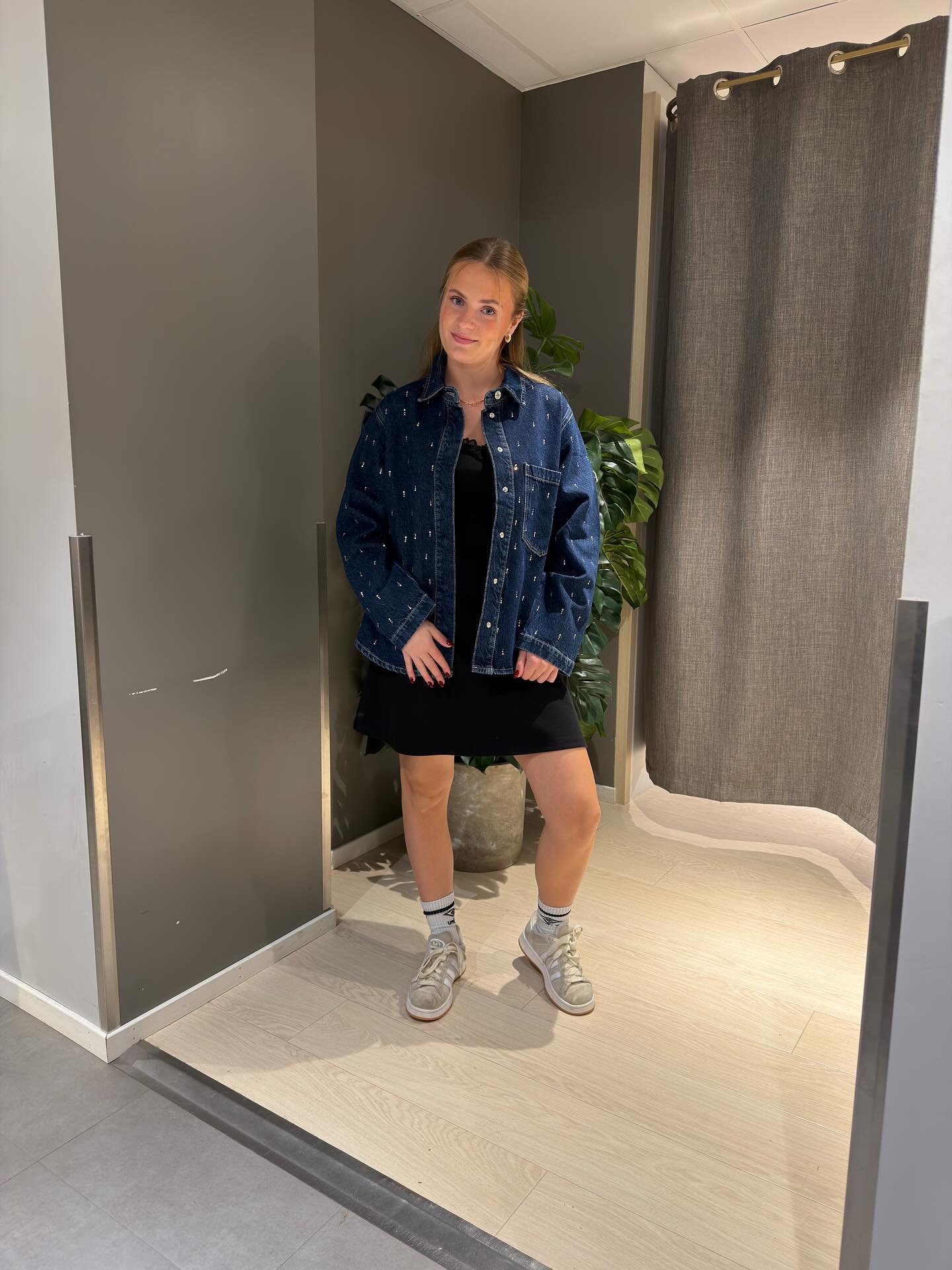 Jeansskjorta med strassdetaljer - Denim - 8