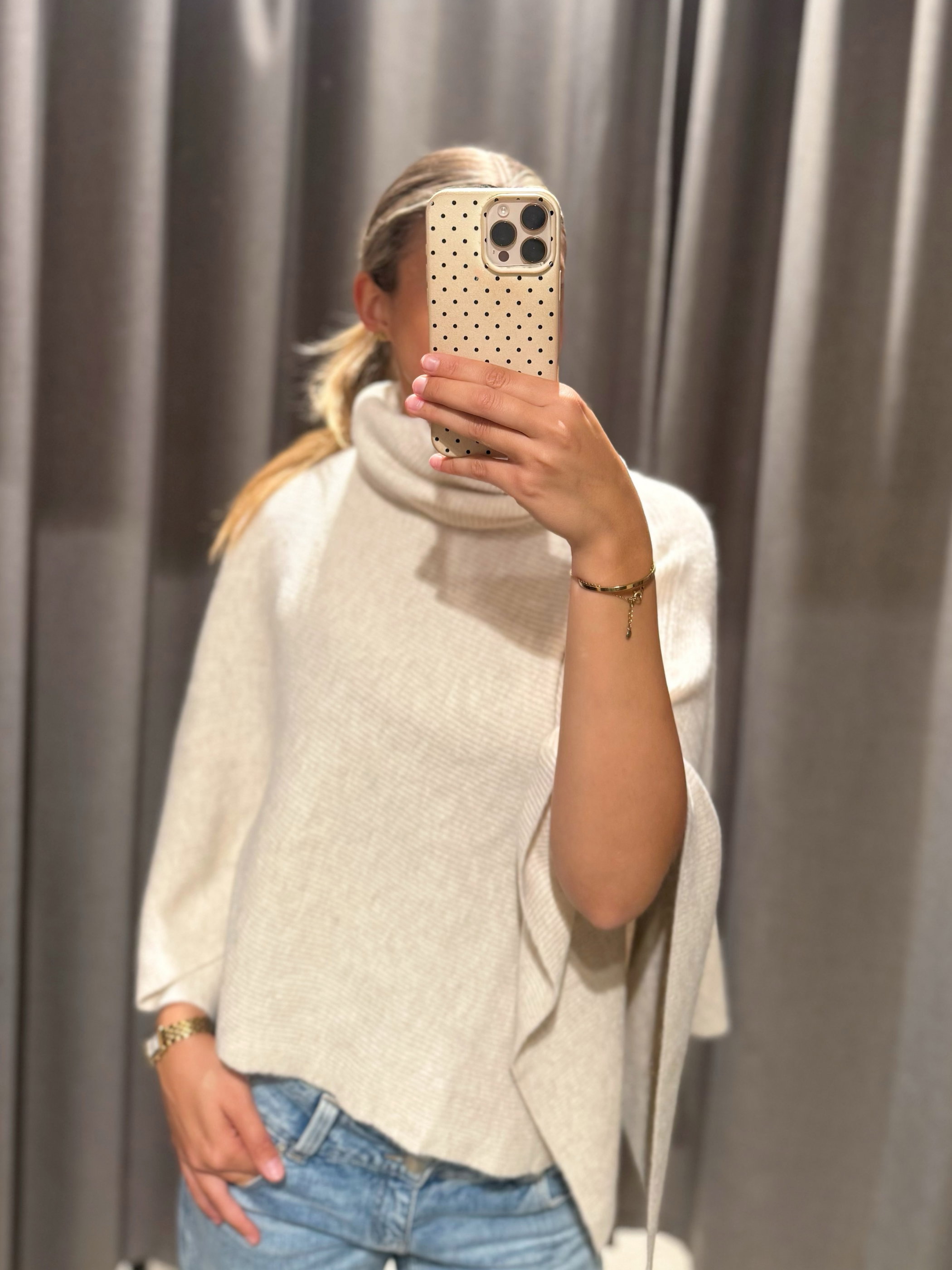Poncho med polokrage - Vit - 3