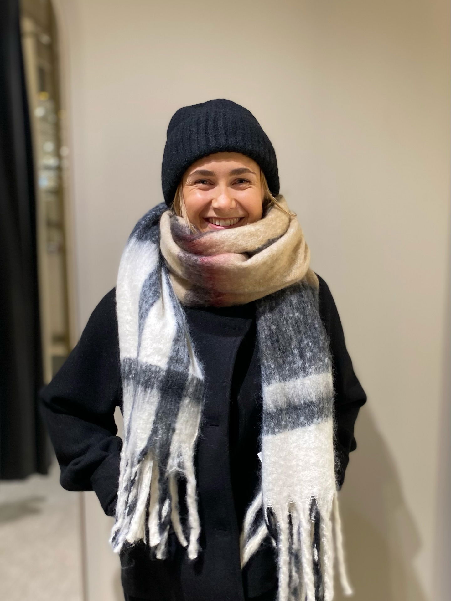 Stickad mössa - Svart - 2