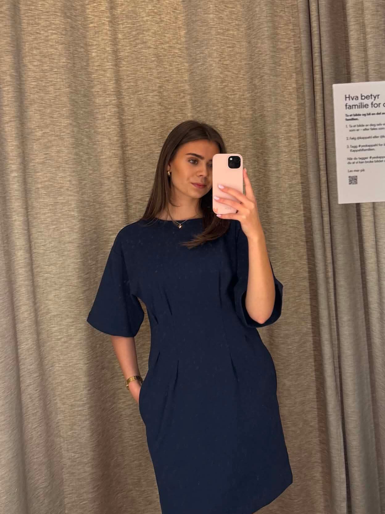 Kort klänning med lagda veck - Offwhite - 7