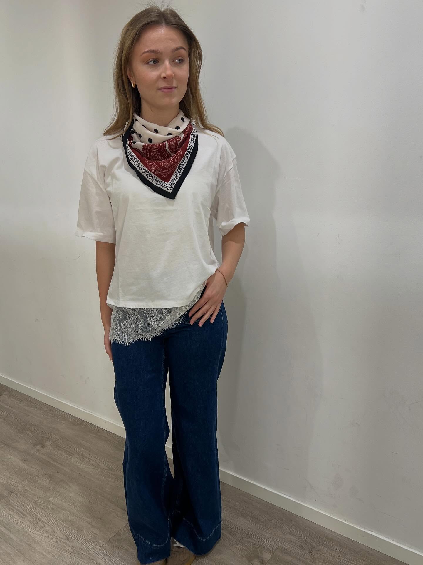 T-paita pitsireunalla - Luonnonvalkoinen - 6