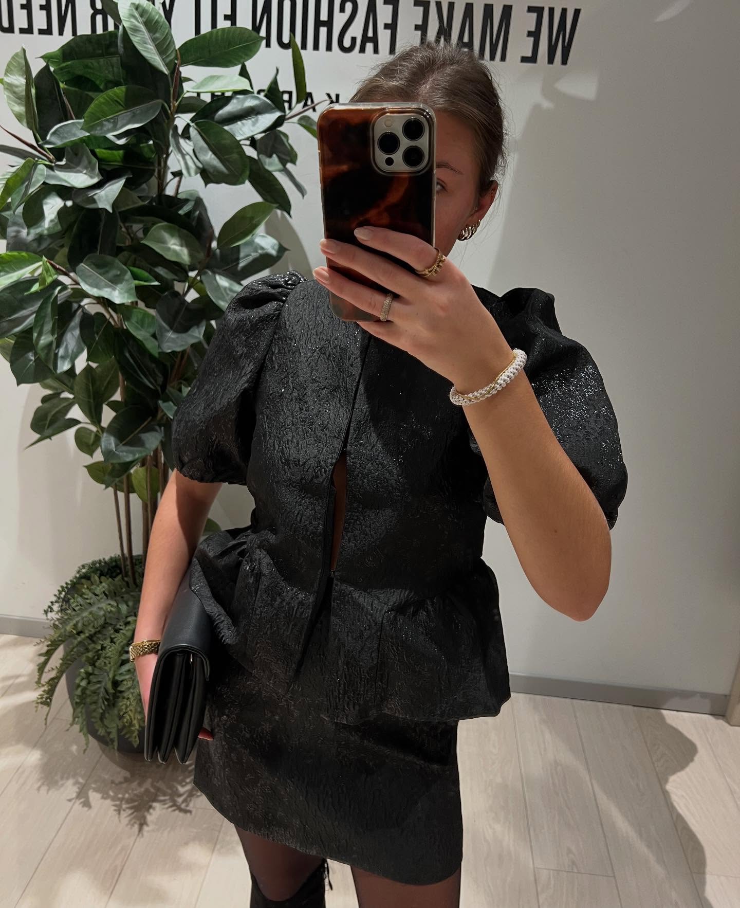 Blus med puffärm - Svart - 7