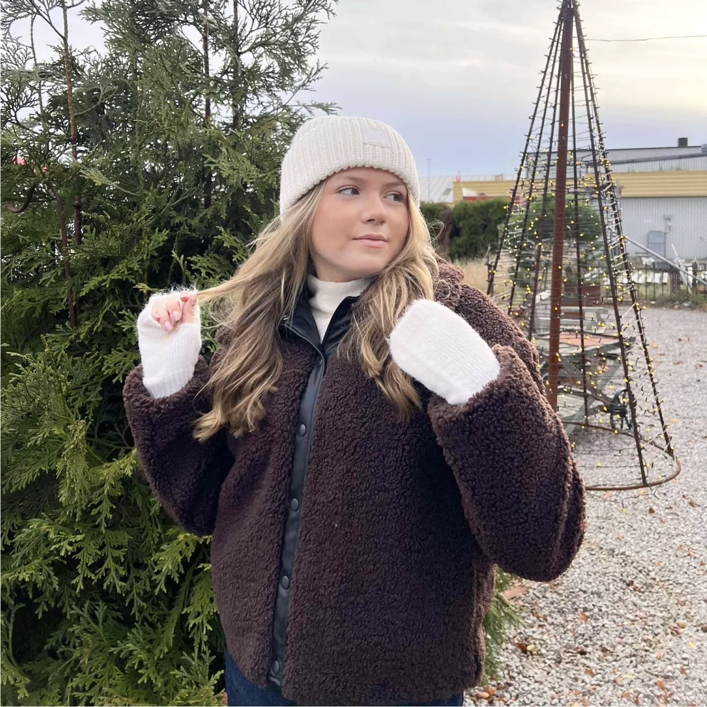 Kort jacka i fuskpäls - Mörkbrun - 9