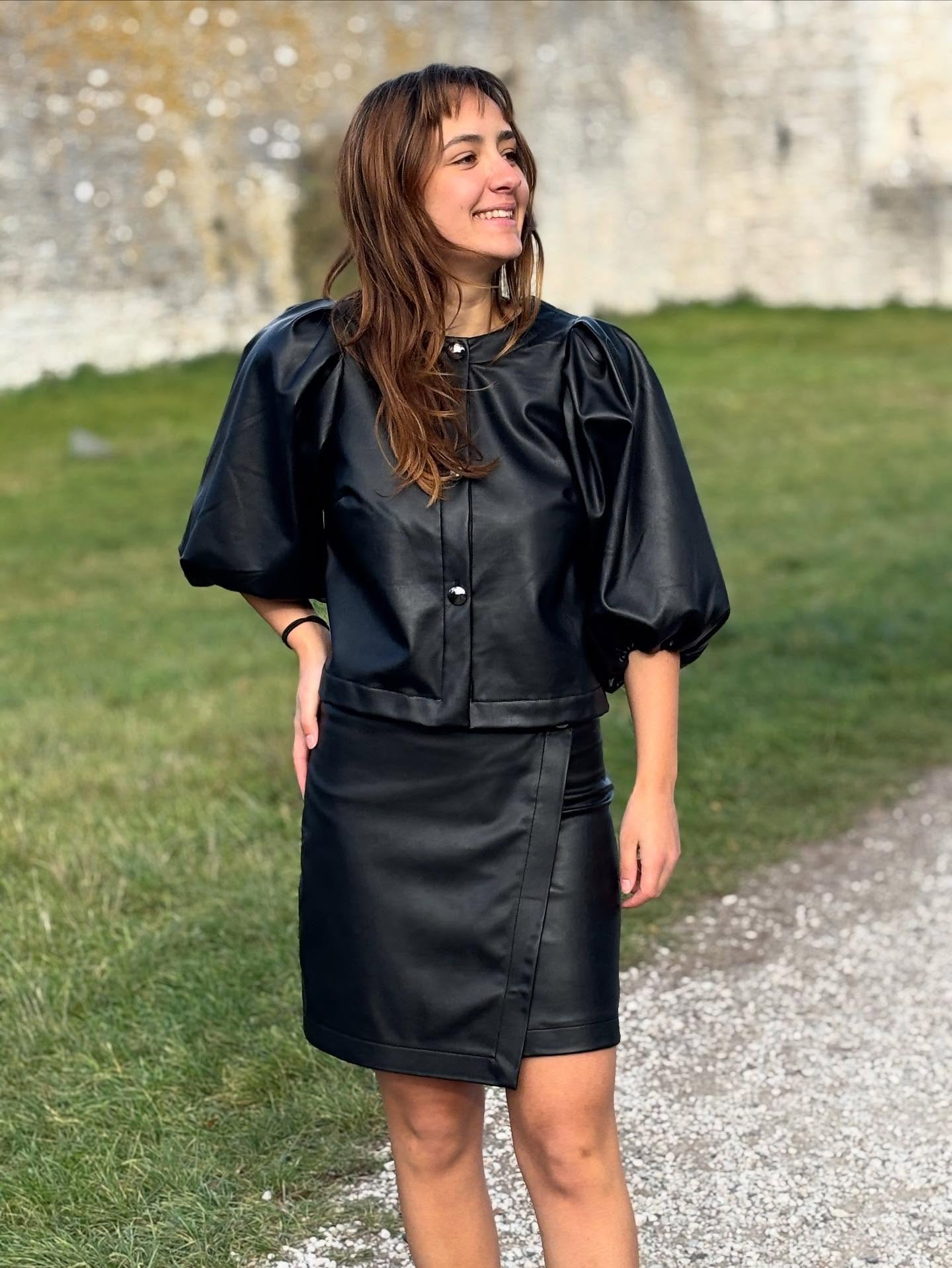 Blus med puffärmar - Svart - 8