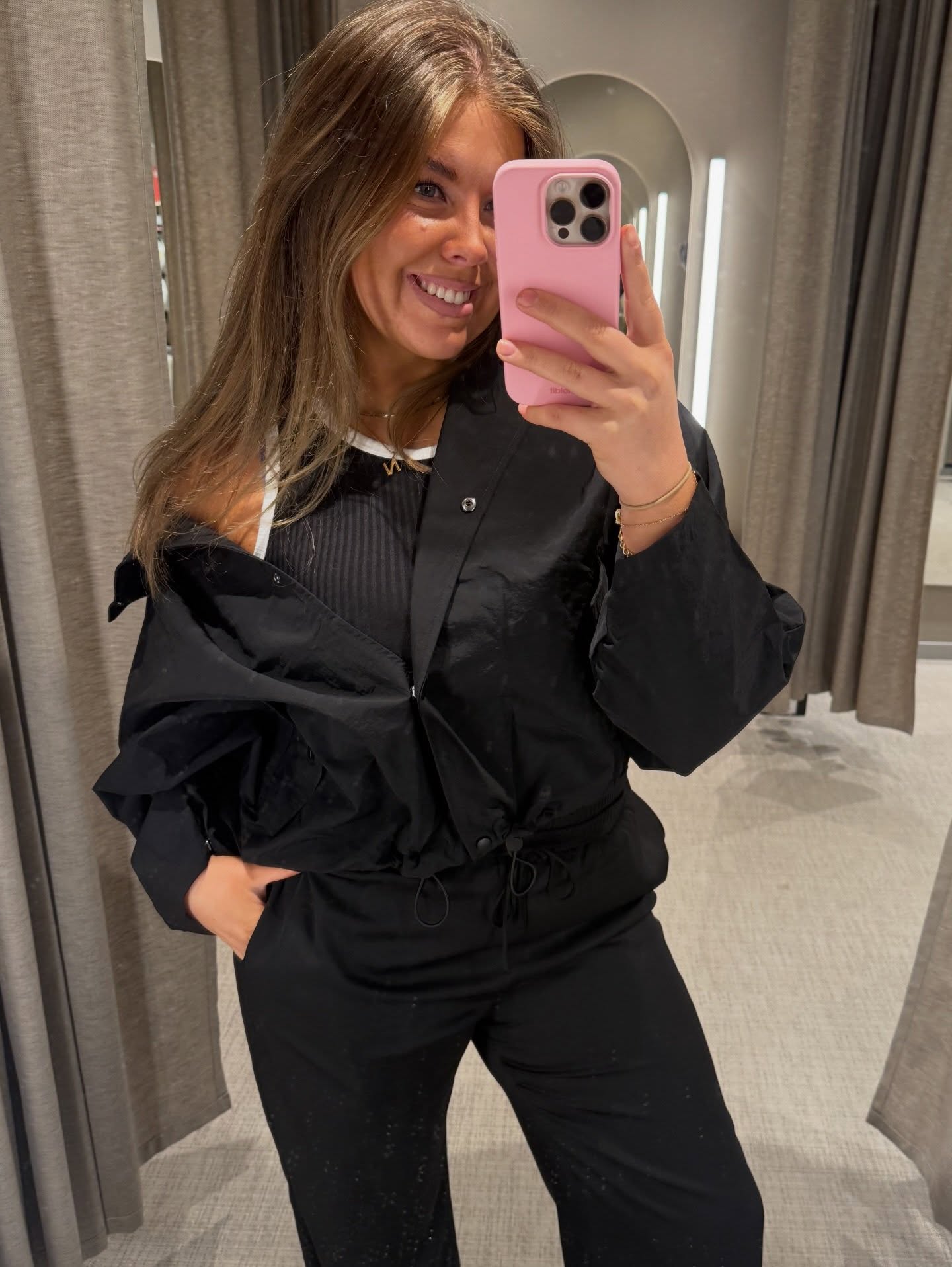 Jacka med huva - Svart - 9