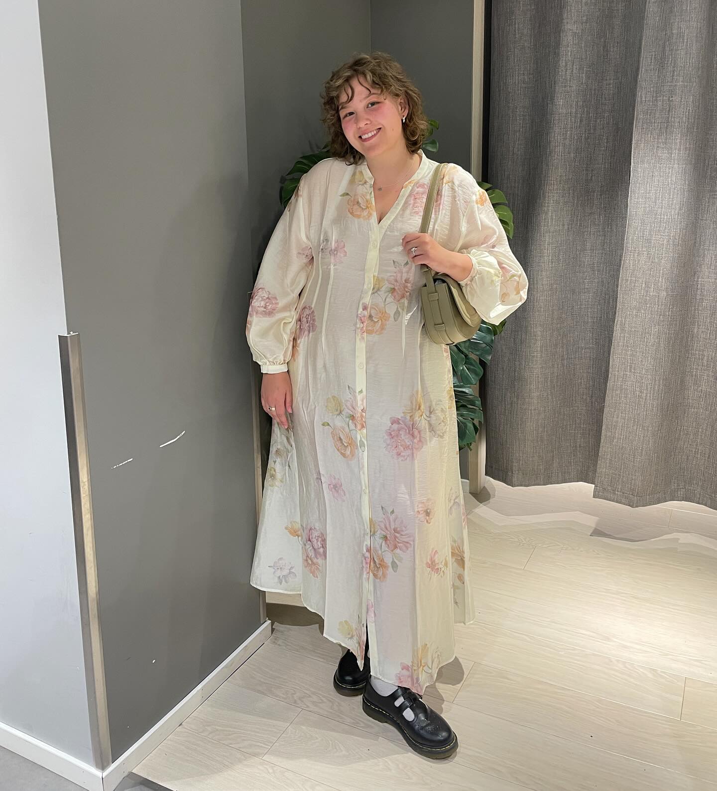 Sukienka w kwiaty - Offwhite - 10