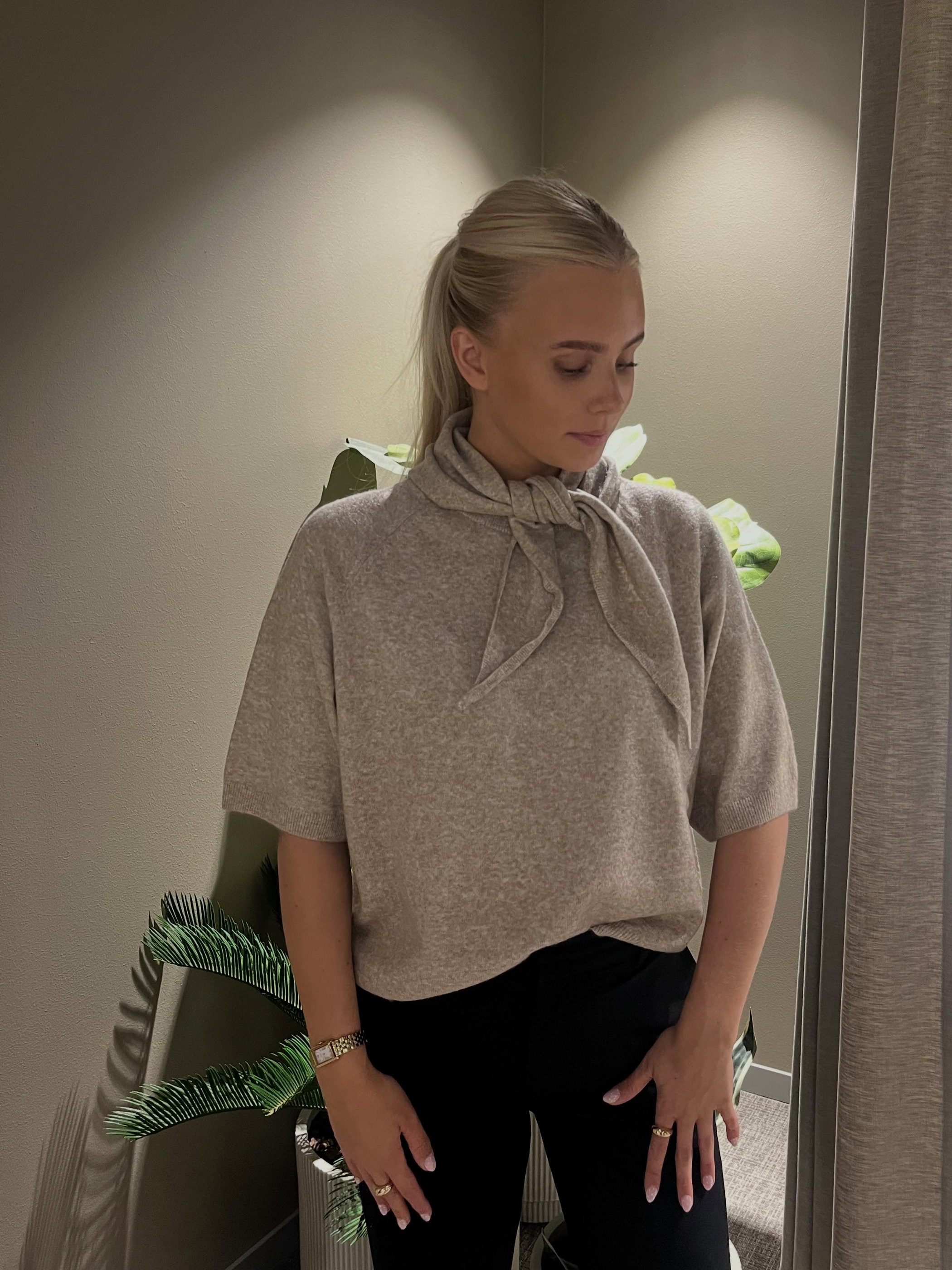 Sweter z dzianiny, z kołnierzem szalowym - Melanżowy beż - 7