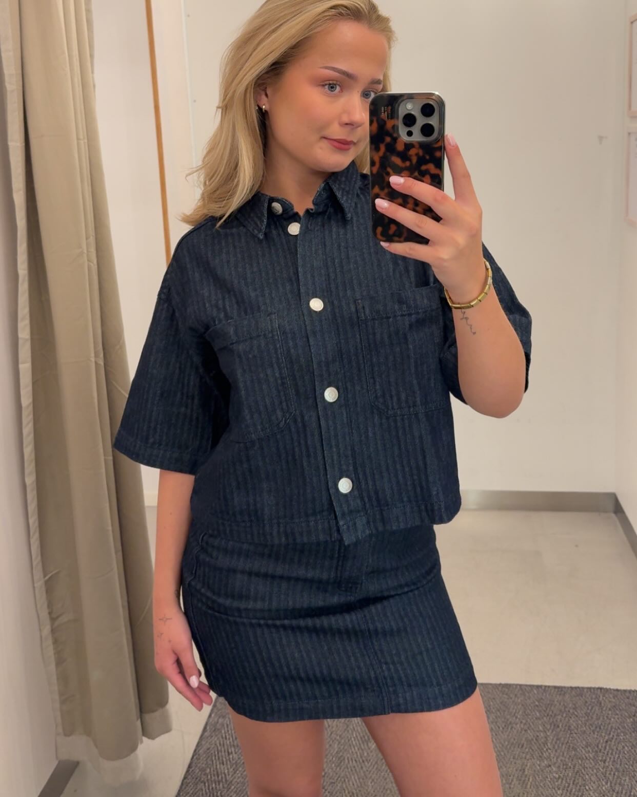 Fiskbensmönstrad skjorta med kort ärm - Mörk denim - 10