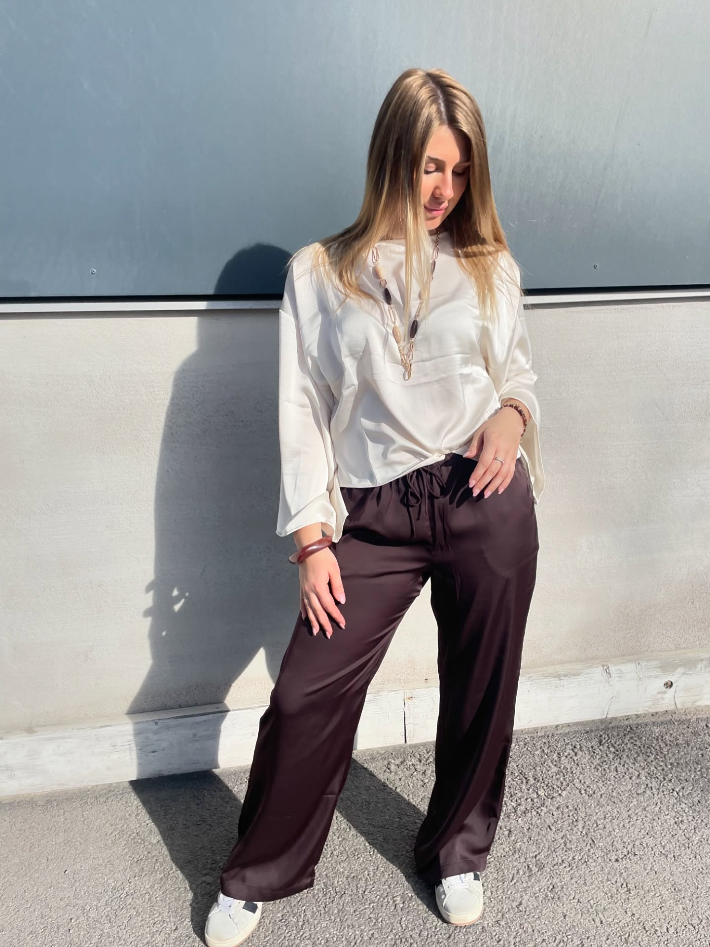 Bluzka satynowa z szerokimi rękawami - Offwhite - 8