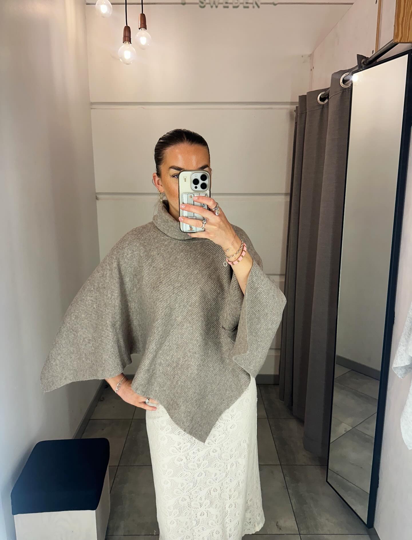 Poncho med polokrage - Melerad beige - 7